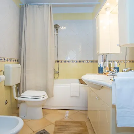 Apartman Good Mood 2-bedroom 10mins From Beach