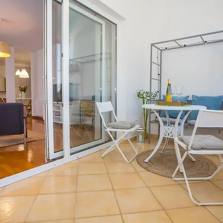 Good Mood 2-bedroom 10mins From Beach Apartment *