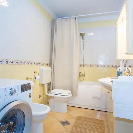 Good Mood 2-bedroom 10mins From Beach Apartment Porec