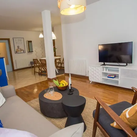 Good Mood 2-bedroom 10mins From Beach