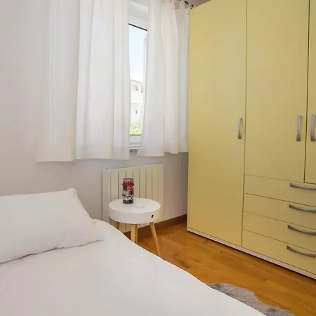 Good Mood 2-bedroom 10mins From Beach Apartment Porec